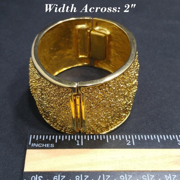 Vintage Wide Textured Gold Cuff Bracelet, Hinged Clasp, 1980s - Picture 9 of 10